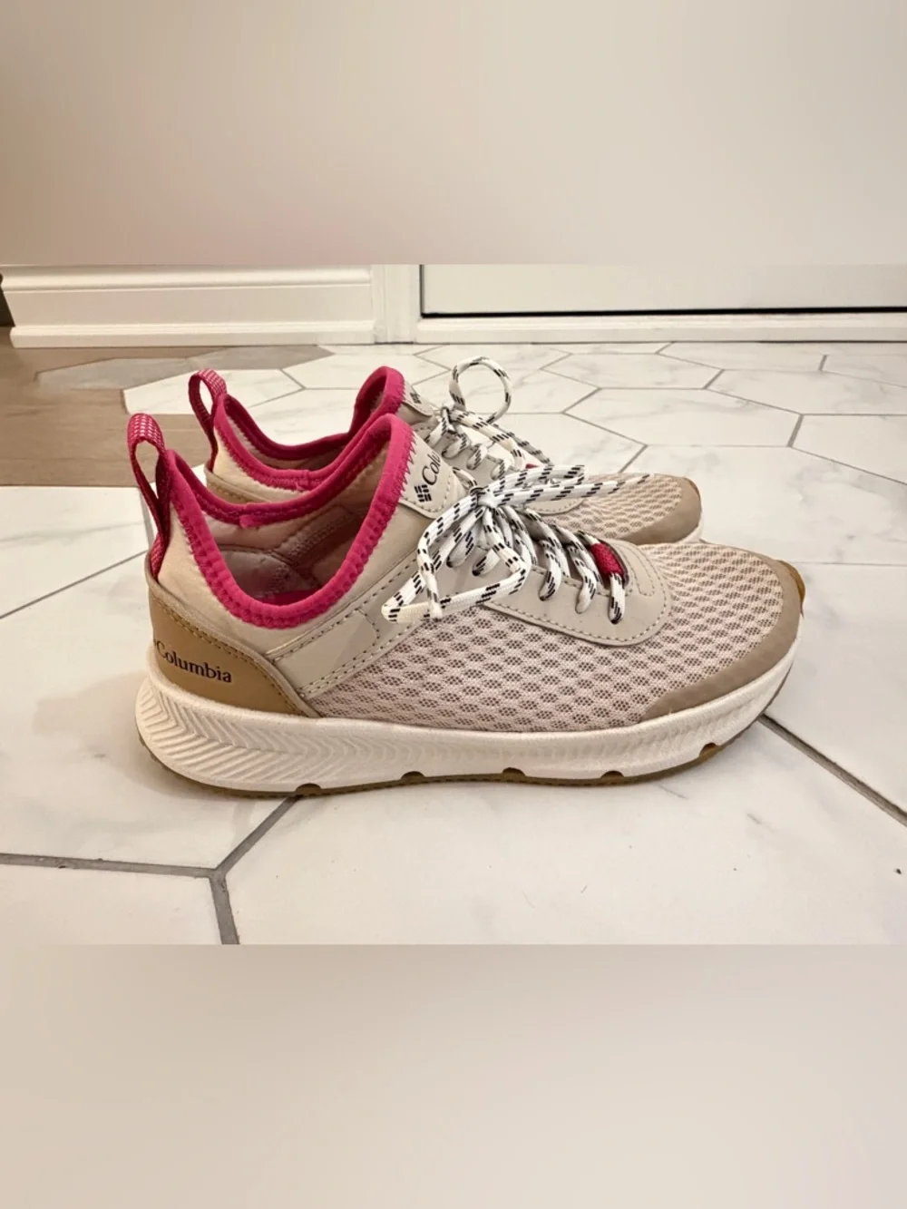 Columbia Beige and Pink Mesh water shoe - Picture 2 of 5